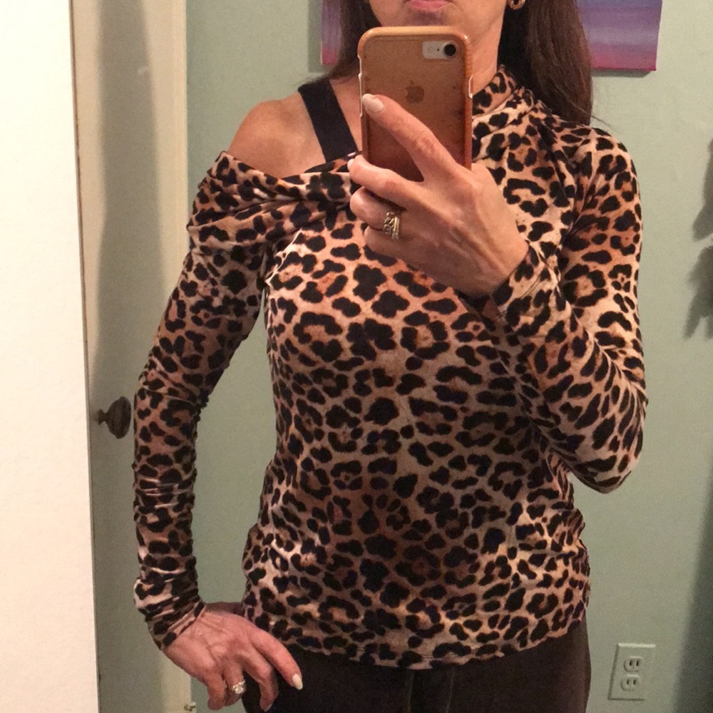 NWT JOYA NYC Leopard off the shoulder long-sleeve shirt